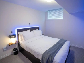 8 BEDS The Central - 15 Mins To The Falls