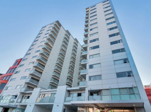 Chic 3 Bedroom City Central with Parking