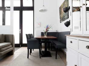 RockChair Apartment Niebuhrstraße