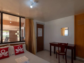 Buena Lynne's Resort by ZEN Rooms