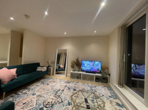 Free Parking Near City Centre & Stadium Sleeps 6-8