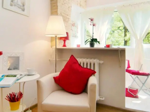 Modern & Elegant Studio