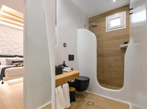 Mythos Luxury Suite