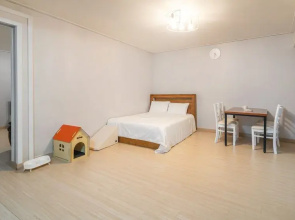 Pocheo Welcome Paw and Meow Pet Pension