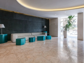 Full Option 9 People Central Location