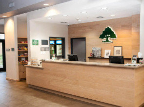 GreenTree Inn & Suites Phoenix Sky Harbor