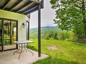 Scenic Bartlett Home w/ Deck - 1 Mi to Storyland!
