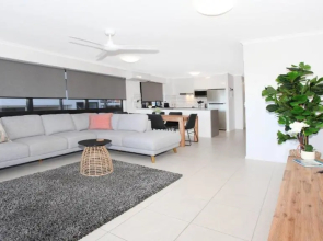 Unit 1 'Phoenix Apartments', Coolum Beach