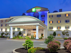 Holiday Inn Express Hotel & Suites Watertown-Thousand Island by IHG