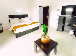 Royal Court Lounge & Boutique Hotel
