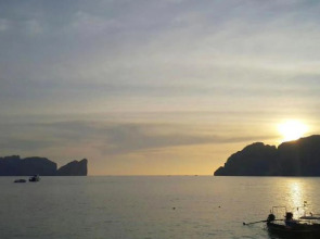 Phi Phi Long Beach Resort & Villa