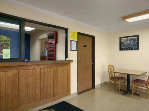 Super 8 by Wyndham Saginaw