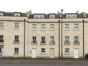 Deluxe Apartment - Central Bath