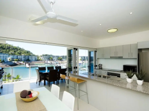 Beachside Magnetic Harbour