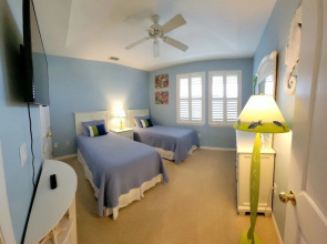 Gulf Three Bedroom Villa by Redawning