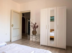Barat Vendeghaz - Cosy Guesthouse - Teljes Haz Privat Udvarral - 4 Szoba, 2 Furdo