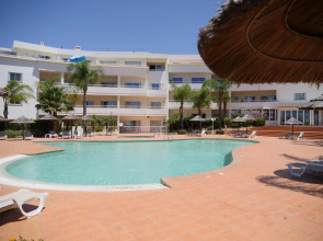 Spacious Apartment near Porto de Mos Beach, Lagos.