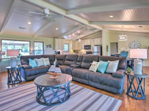 Lake View Tangled at Texoma Home w/ Hot Tub!