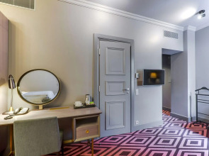 Отель Grand Poet Hotel by Semarah