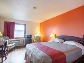Motel 6 Saukville, WI