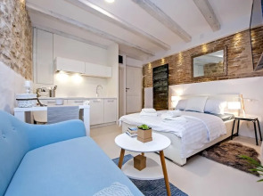 Luna Rooms and Studios