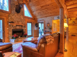 Nantahala Riverside 3 Bedroom Cabin by RedAwning