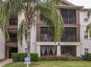 Southside 1 BR Apt with Parking by Frontdesk
