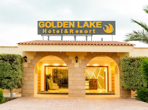 Golden Lake Marina Hotel