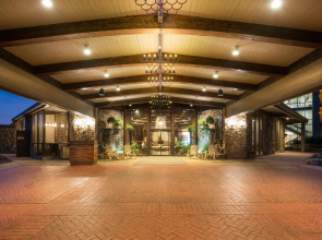 Lodge Of Four Seasons Golf Resort, Marina & Spa