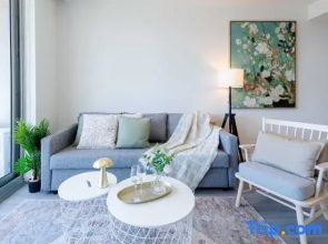 lvl42 2B APT with Free Parking in CBD