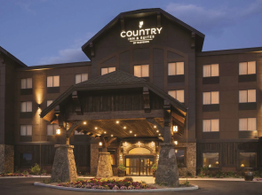 Glacier International Lodge