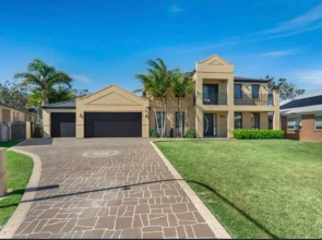 Beautiful 5 bedroom house in Jervis Bay