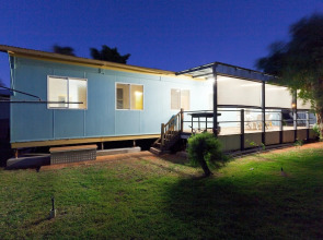 Getaway Villas Unit 3 - 3 Bedroom Self-Contained Villa with a Deck