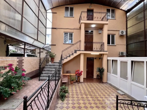 Gostevoy Dom Elanzhi Guest House