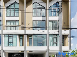 Bangkok Four-Bedroom Single Family Villa [near Sangtai Shopping Center + Royal Park]