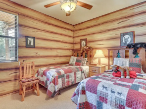 Rustic Retreat w/ Spacious Deck in Show Low!