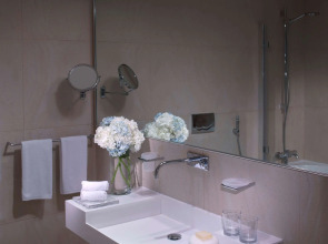 The Radisson Blu Residence, Dubai Marina