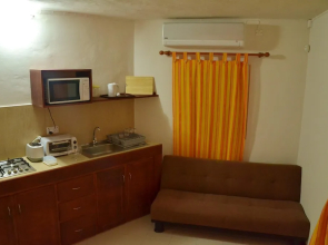 Studio in Black River, With Shared Pool, Enclosed Garden and Wifi - 1 km From the Beach