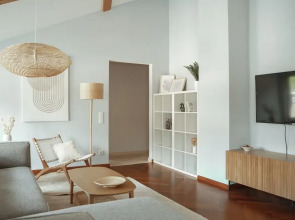 Exquisite 3BR Penthouse w Balc TV & Prkg