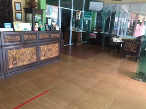 P Paradise Hotel