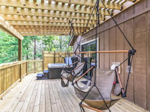 Hot Tub & Loft: Mountain-view Sevierville Cabin