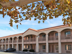 Starlight Inn & Suites Motel 29 Palms Joshua Tree National Park