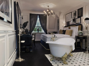 Schlosshotel Berlin By Patrick Hellmann