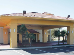 Super 8 by Wyndham Savannah