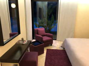 Belle Villa Front Golf