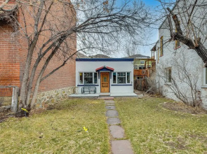 0601: Downtown Salida Cottage w/ Fireplace + Yard