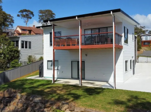 Chic 4-bed Beach House With Sea Views