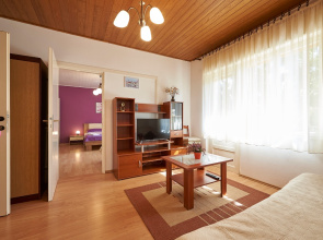 Apartment Ivo - with garden: A1 Trogir, Riviera Trogir