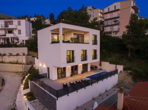 Amazing Home in Podstrana With 5 Bedrooms, Wifi and Outdoor Swimming Pool