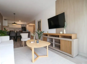 w Amazing 2BR With Balcony in Miraflores